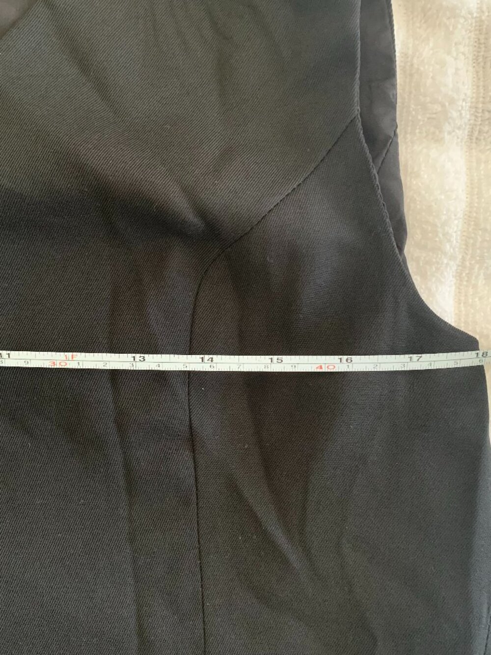 Black v-neck vest - Picture 7 of 7